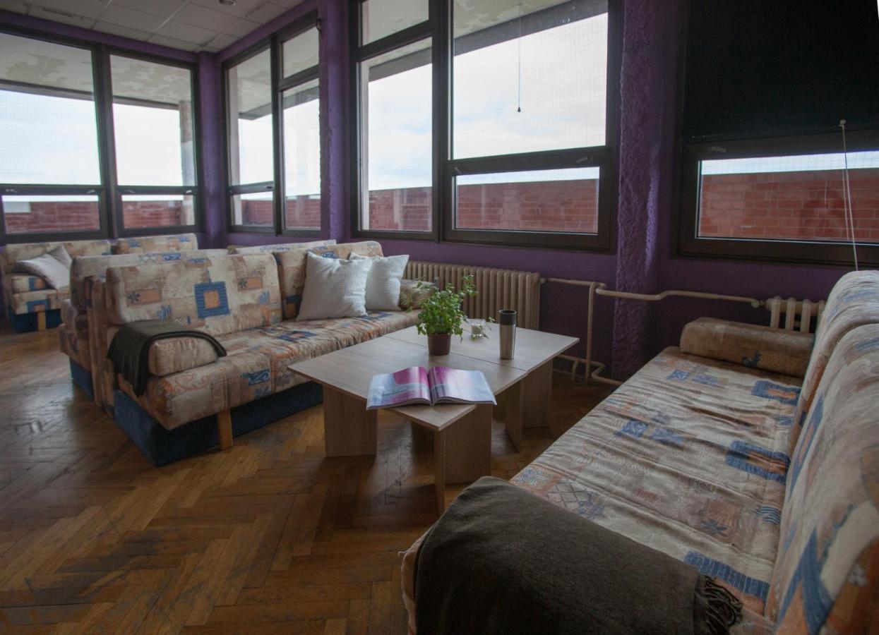 Tvm Tower Modrany Hostel Prága Kültér fotó