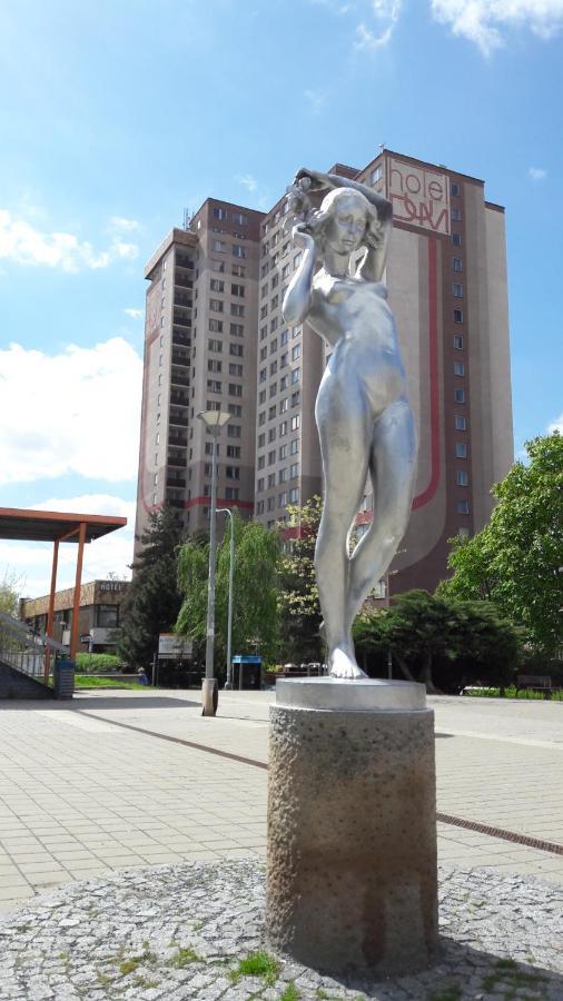 Tvm Tower Modrany Hostel Prága Kültér fotó