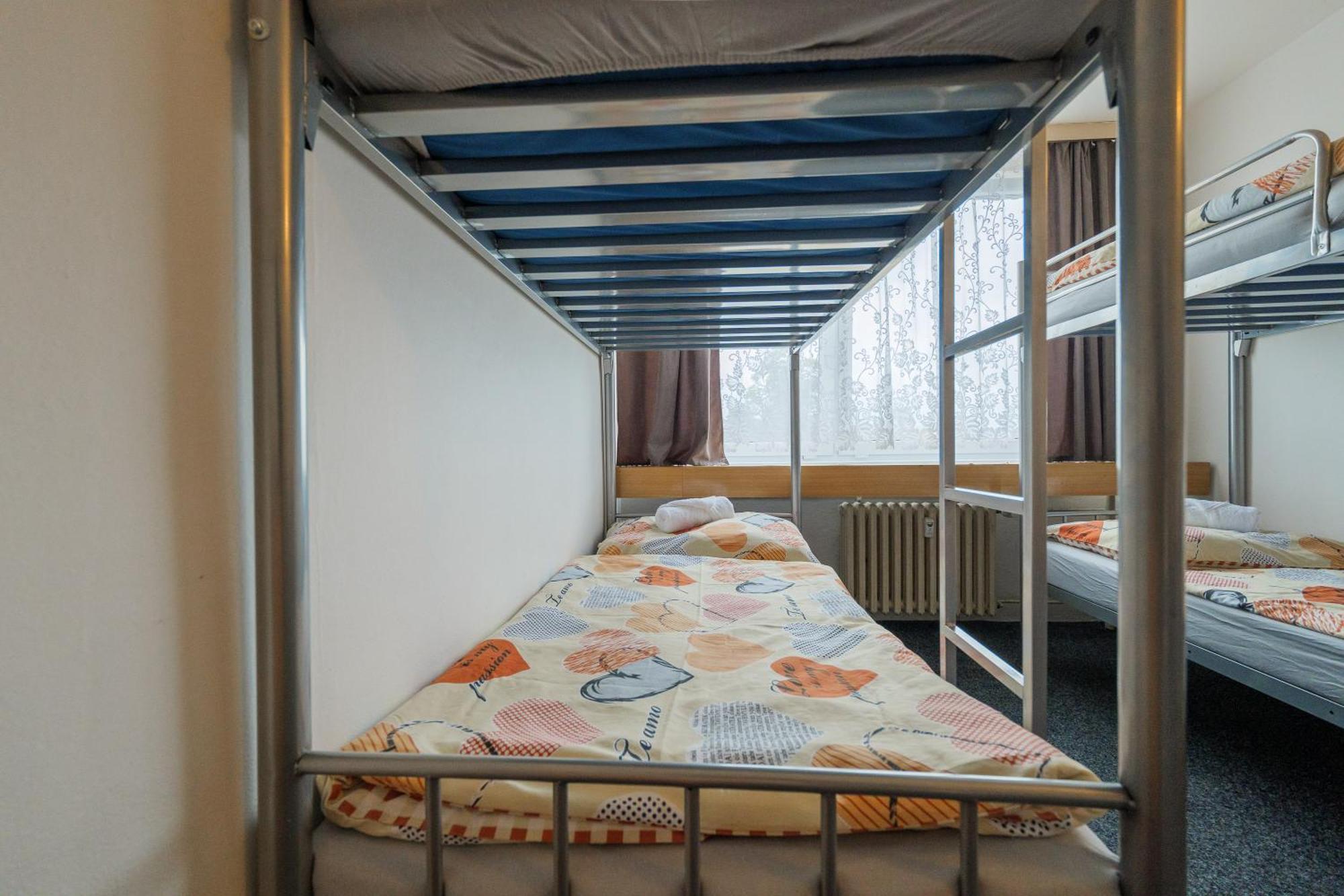 Tvm Tower Modrany Hostel Prága Kültér fotó