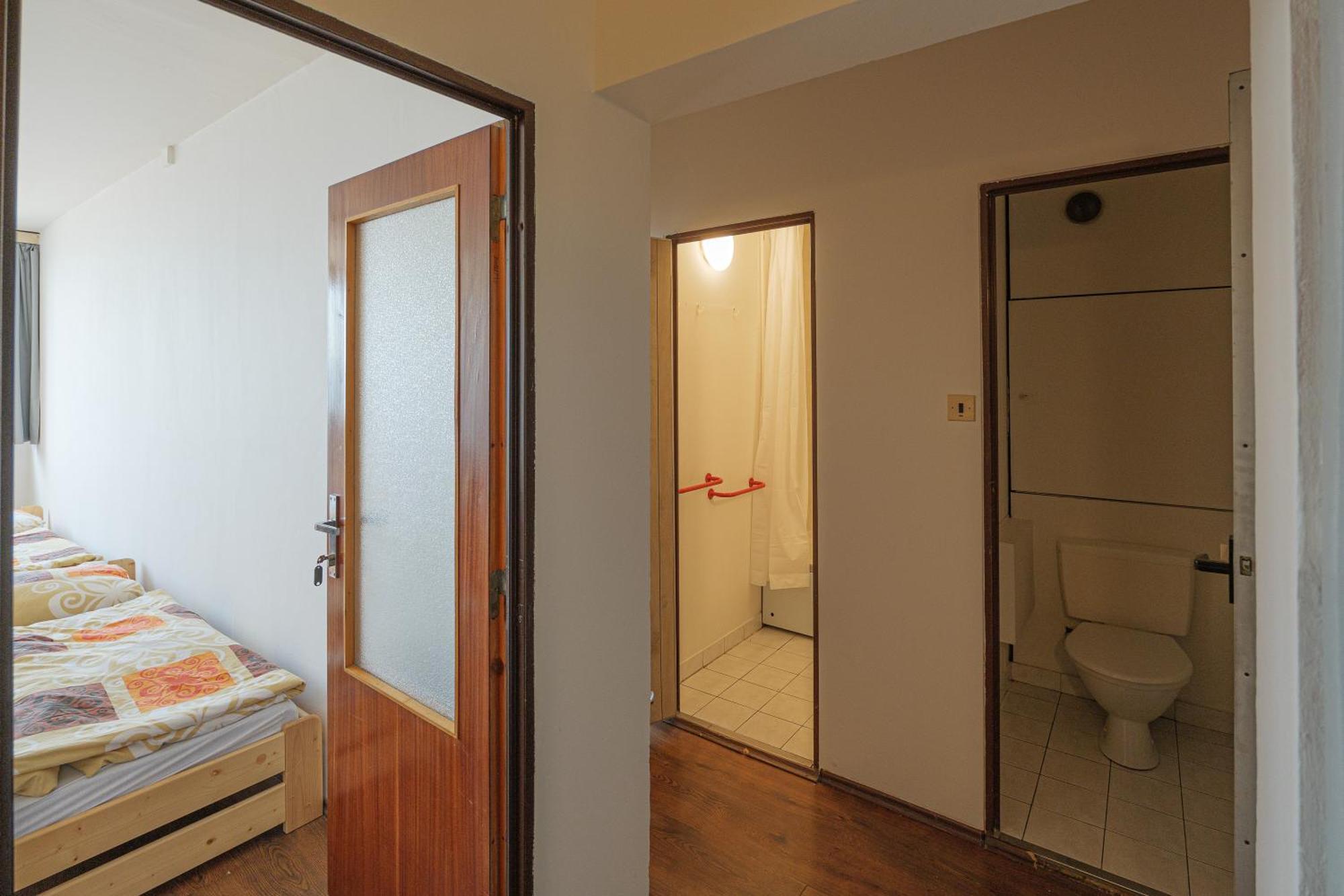 Tvm Tower Modrany Hostel Prága Kültér fotó