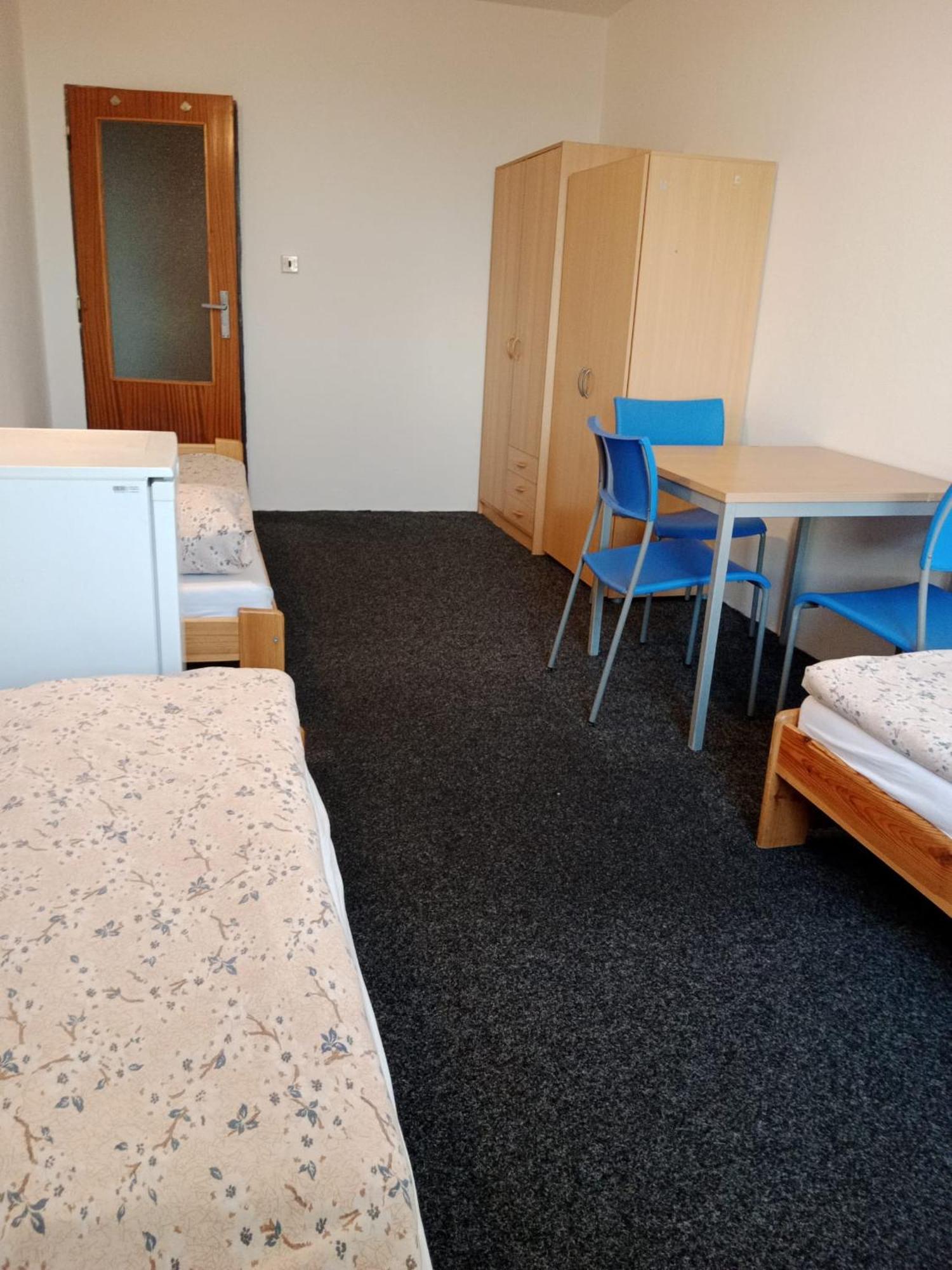Tvm Tower Modrany Hostel Prága Kültér fotó