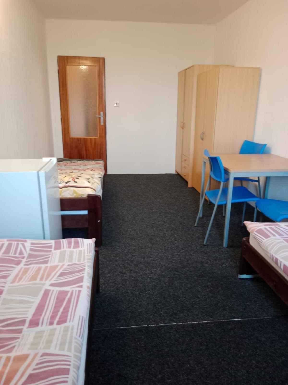 Tvm Tower Modrany Hostel Prága Kültér fotó