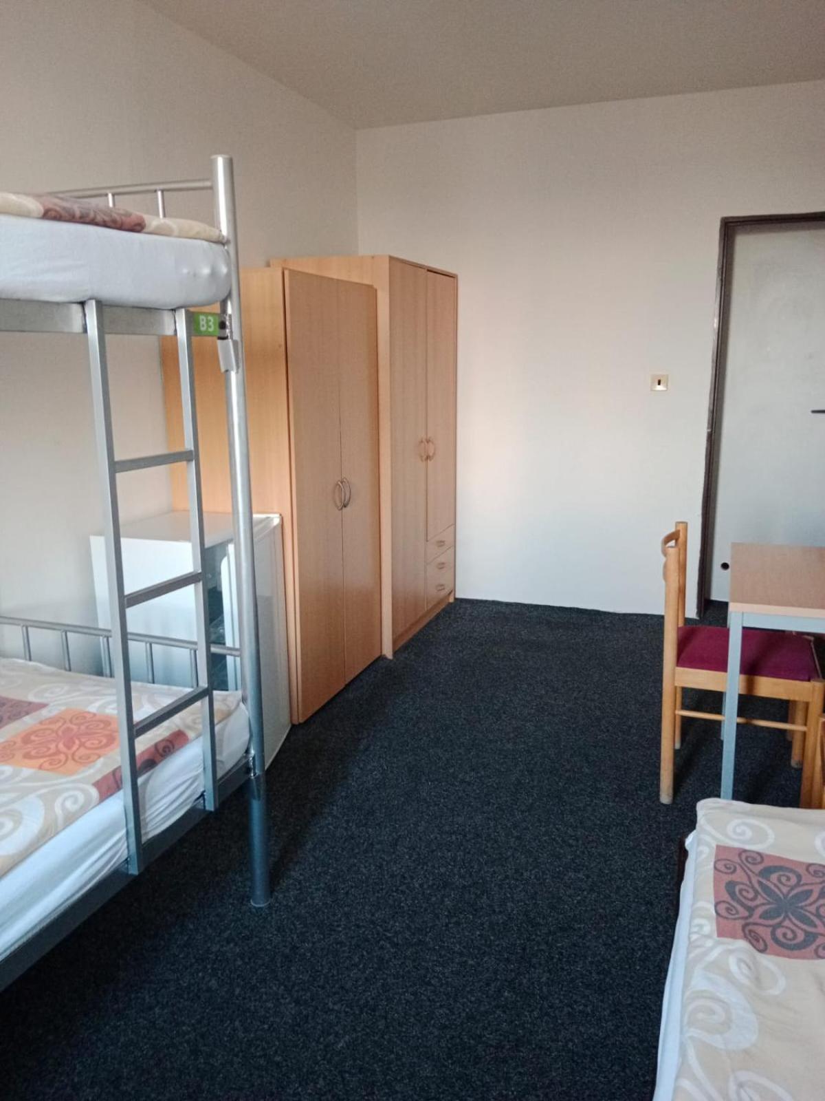 Tvm Tower Modrany Hostel Prága Kültér fotó